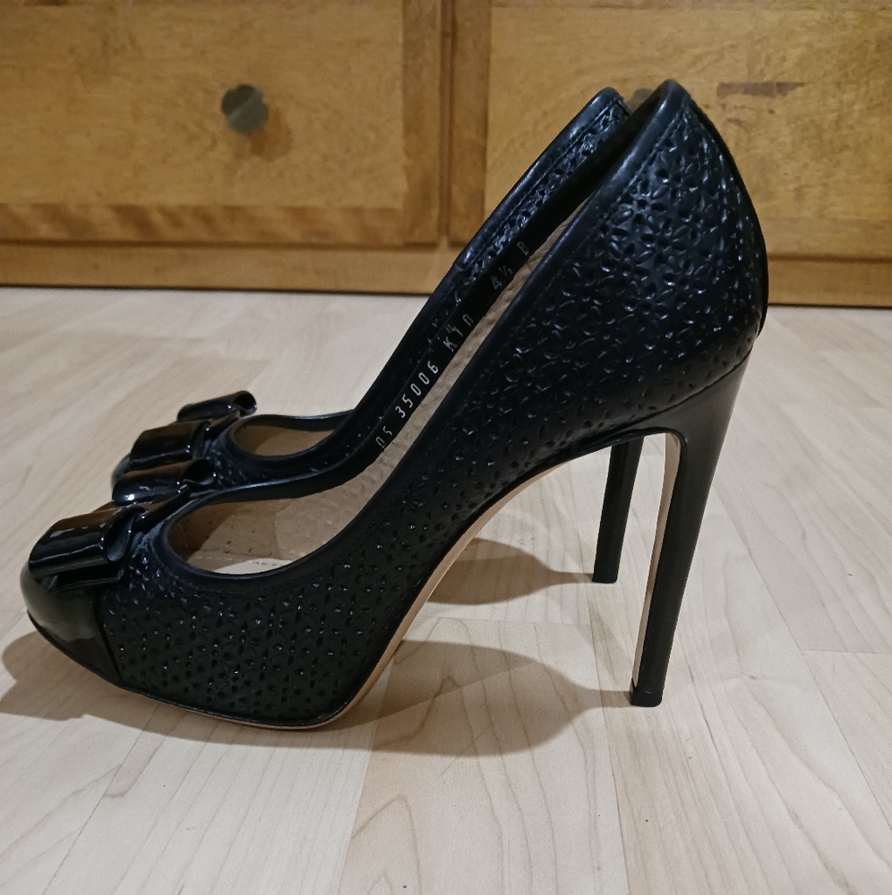 Shoes - Picture 2 of 4